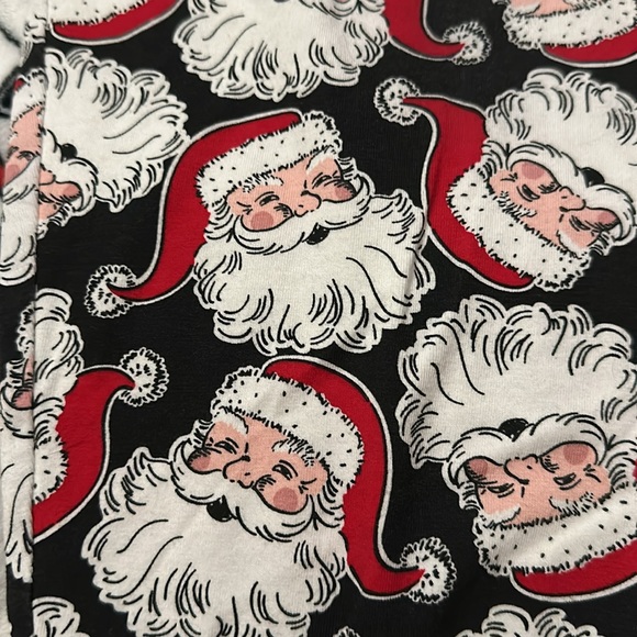 No Boundaries Santa Leggings - Picture 2 of 4